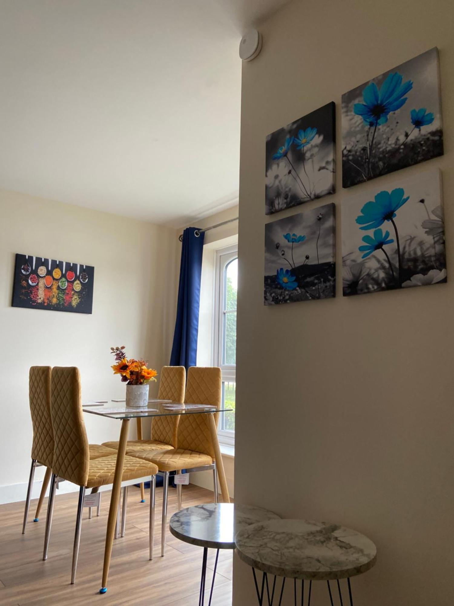 Beautiful 2 Bed Waterfront Apartment With Parking Perfect For Canary Wharf - 2 Bed 2 Bath Apartment With High Speed Wifi And Netflix And Parking London Bagian luar foto